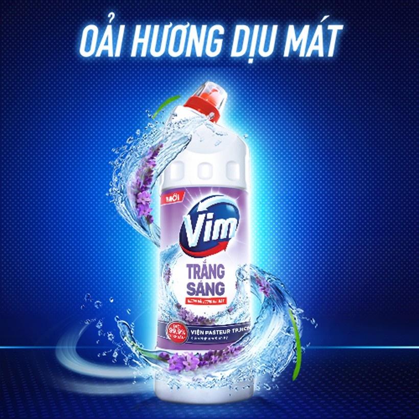Nước tẩy bồn cầu VIM Trắng Sáng Than hoạt tính và hoa oải hương 880ml