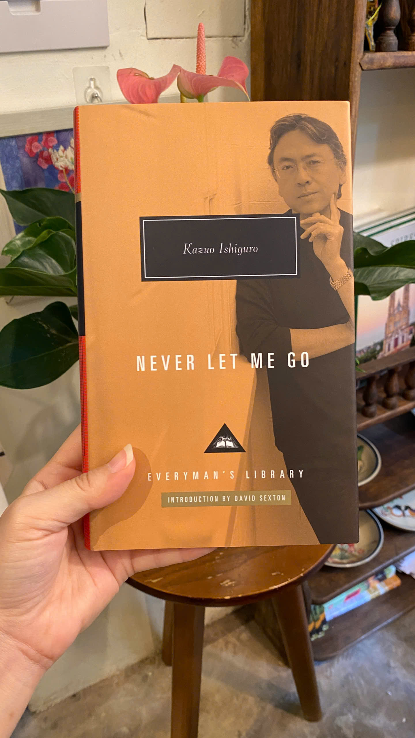 Sách - Never Let Me Go by Kazuo Ishiguro | Everyman’s Library / Classics / Ngoại văn Bìa cứng