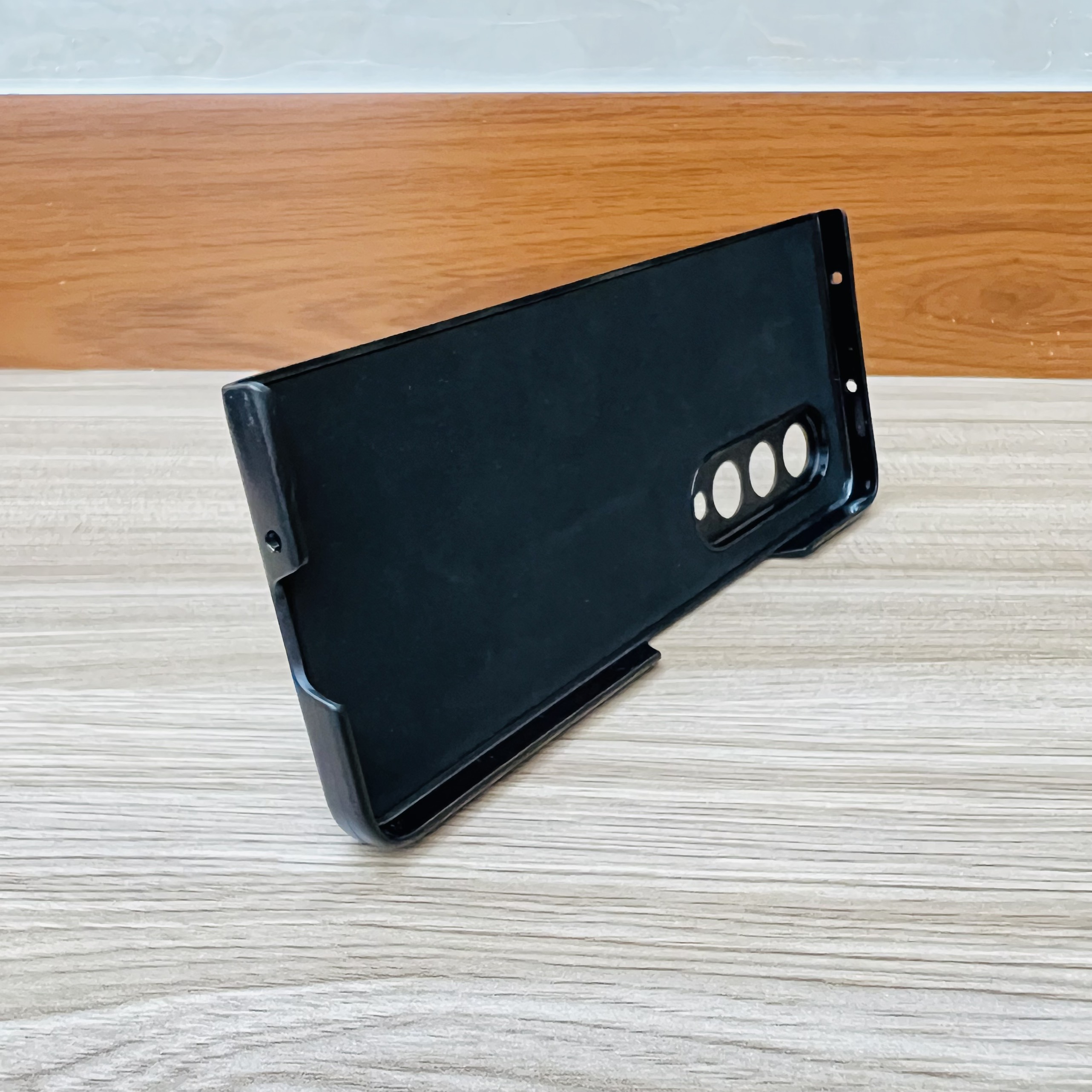 Ốp lưng X-level Utmost Pain dành cho Galaxy Z Fold 4 có chống lưng - hàng chính hãng