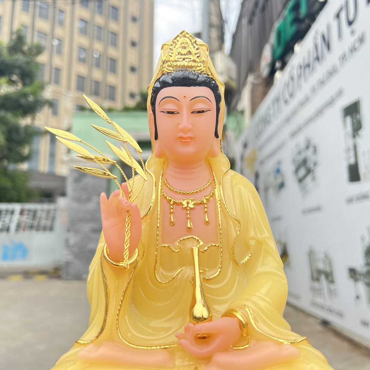 Tượng Quan Âm ngồi đài sen đá cao cấp cao 30cm