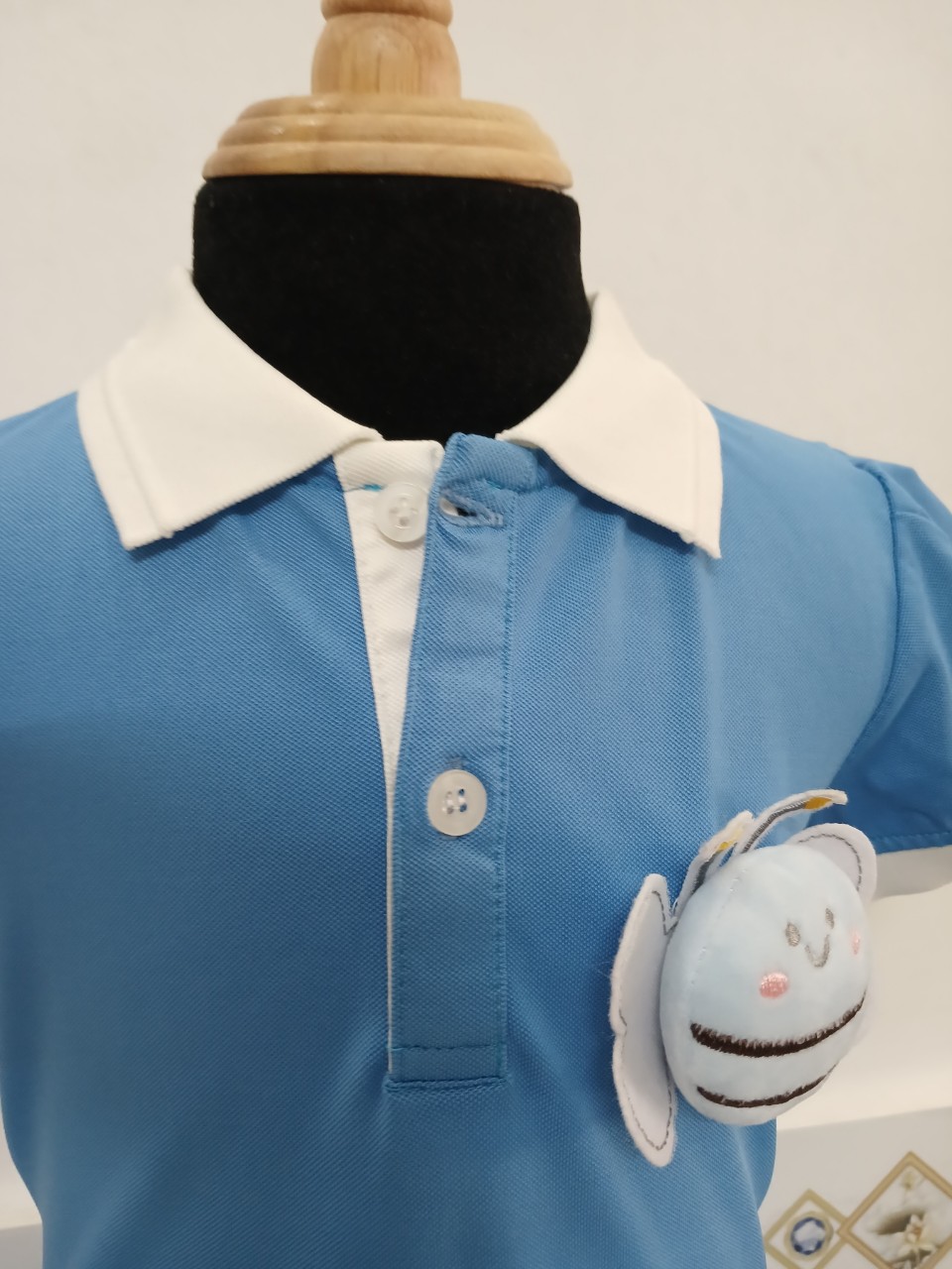 ĐẦM BÉ GÁI POLO XANH BIỂN BEE BÈO LAI