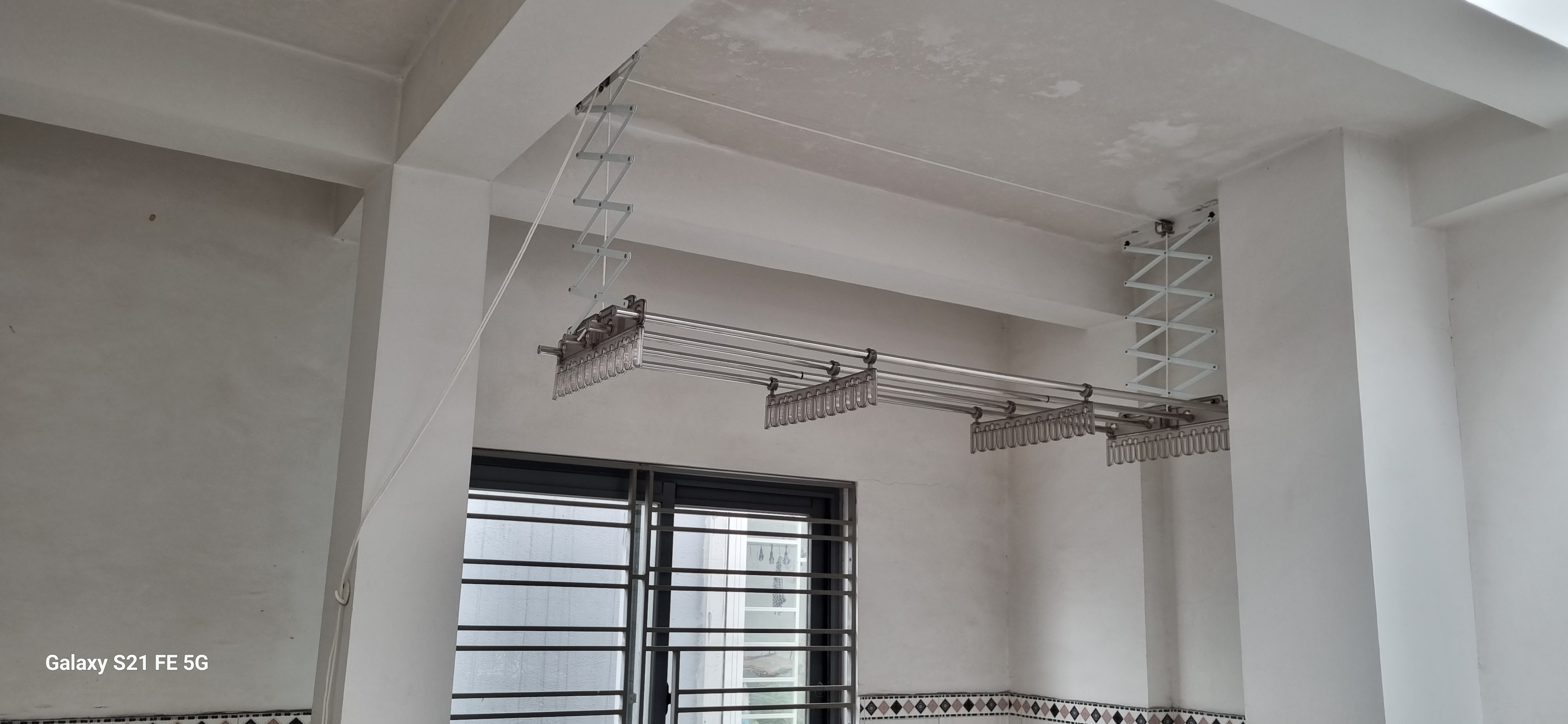 Giàn phơi quần áo treo trần Wellex Hàn Quốc RG4180-O đủ phụ kiện (4 kẹp)