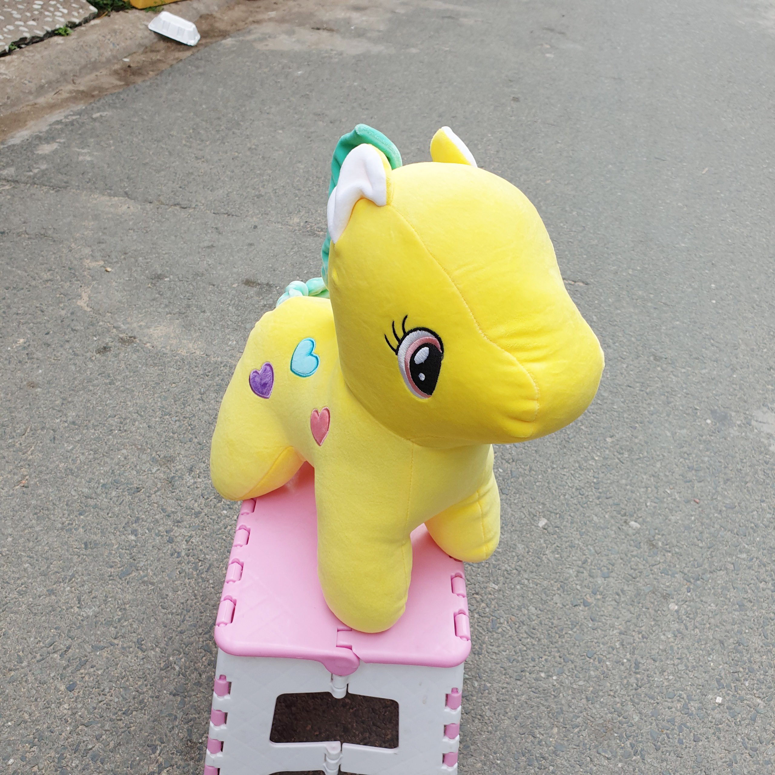 Ngựa Pony 4 chiều nhồi bông size 40cm màu vàng ( bờm màu bất kỳ )