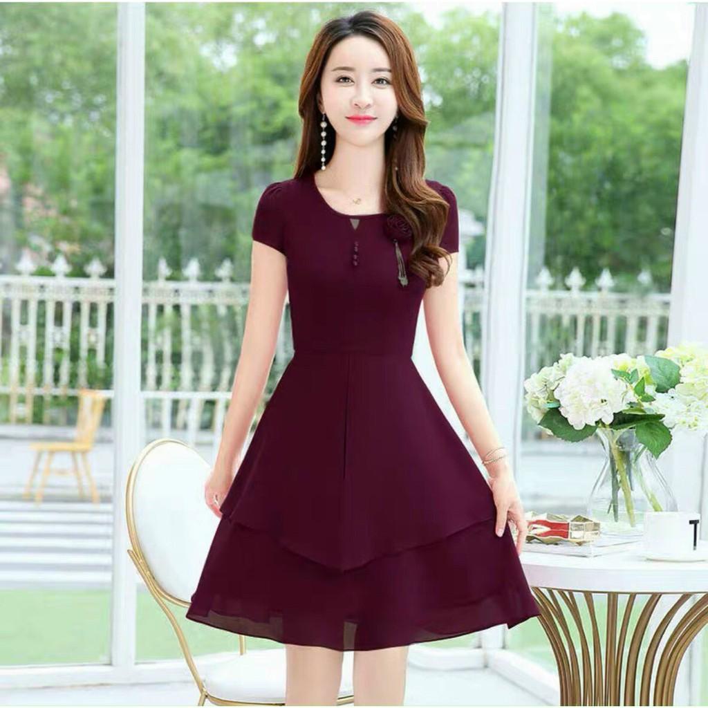 ĐẦM VOAN Ý ĐƯỢC THIẾT KẾ HỌA TIẾT TRƠN NHƯNG RẤT SANG TRỌNG,ĐẶC BIỆT LÀ CHẤT LIỆU VÃI VOAN THOÁNG MÁT LANA FASHION