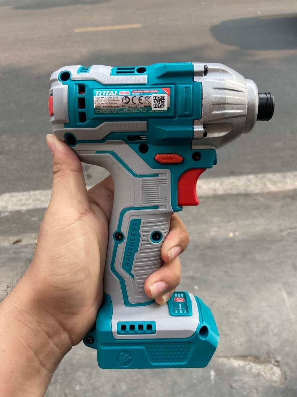 BỘ COMBO 3 MÁY KHOAN ĐỘNG LỰC, MÁY MÀI GÓC VÀ MÁY SIẾT VÍT DÙNG PIN 20V TOTAL TOSLI2301510 - HÀNG CHÍNH HÃNG