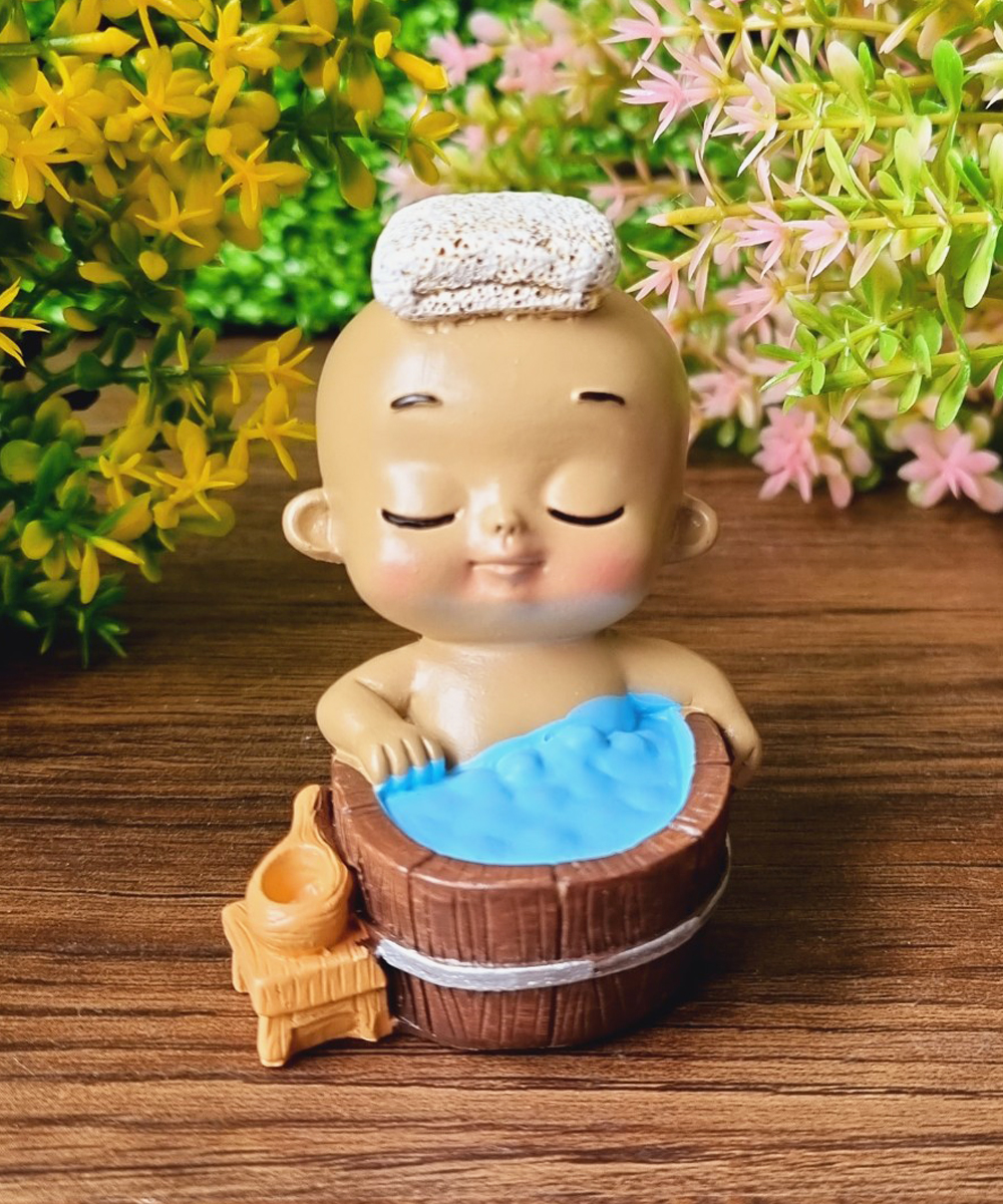 Tượng chú tiểu áo nâu nhí 7cm mẫu đi tắm cực kỳ đáng yêu