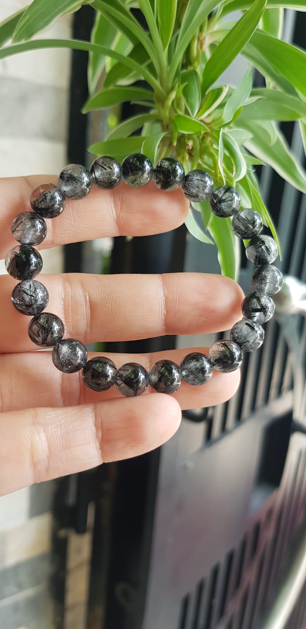 Vòng tay thạch anh tóc đen tự nhiên nữ size hạt 8mm màu đen trắng bóng đẹp hợp mệnh thủy mệnh Mộc đeo đẹp may mắn hợp mệnh tuổi tốt sức khỏe công việc ạ