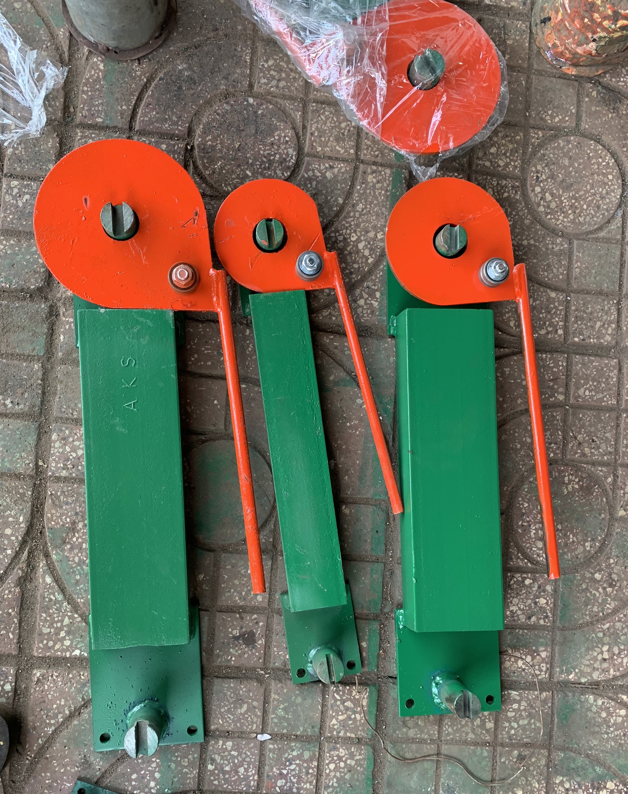 Bàn bẻ sắt 8-10