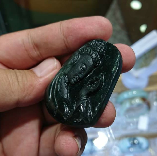 Mặt dây cẩm thạch thiên nhiên điêu khắc Quan Âm