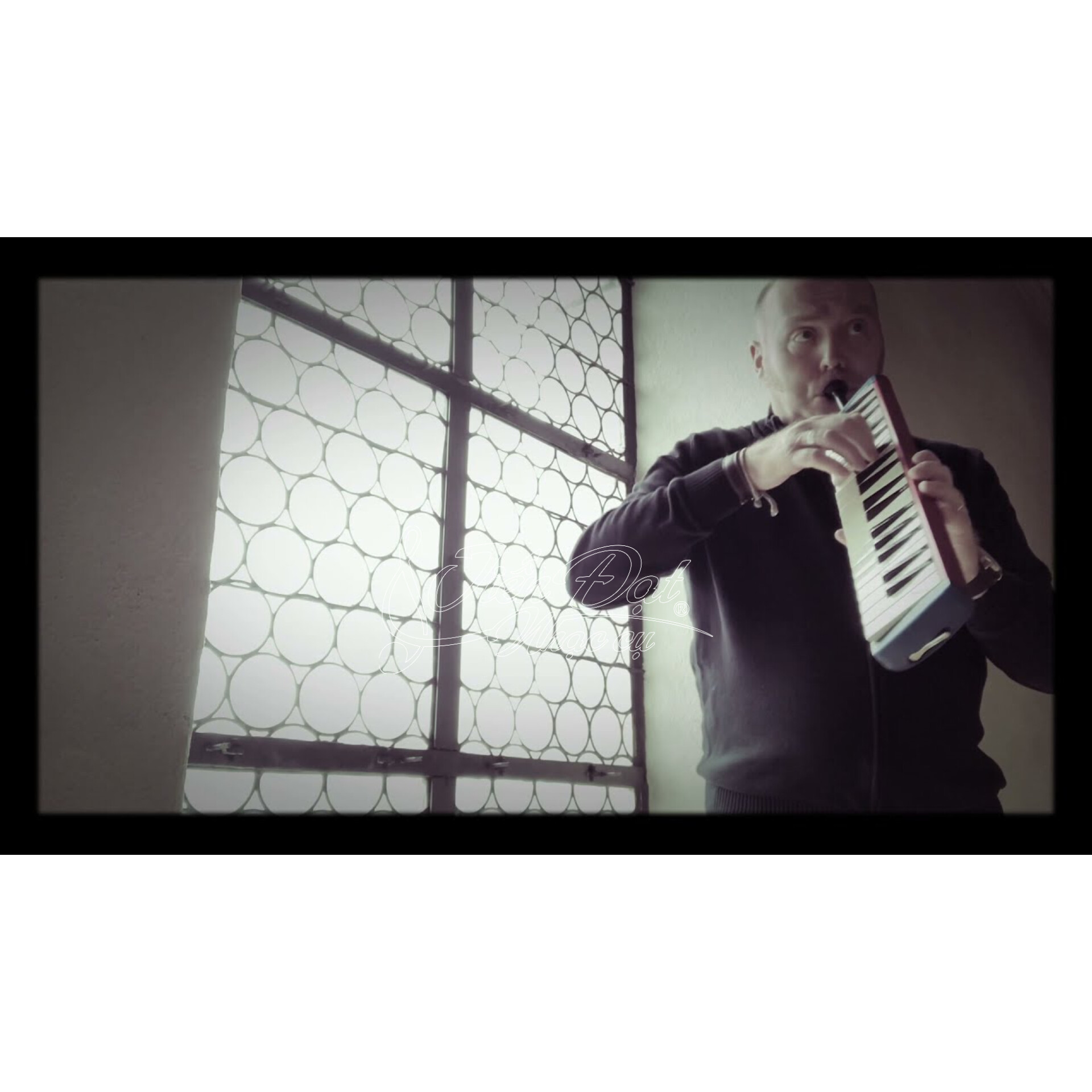 Kèn Phím Thổi Hơi Melodion/ Pianica/ Melodica Suzuki M-37C, Sản Xuất Tại Nhật Bản - Hàng Chính Hãng