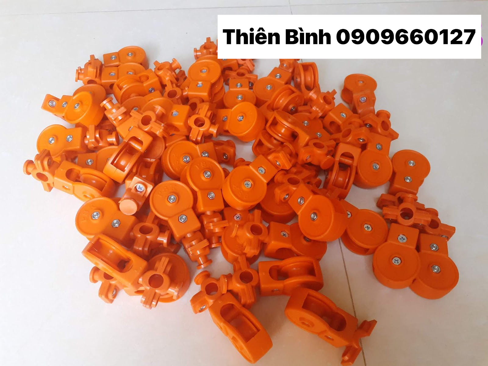 Ròng Rọc Nhựa Treo Cáp Điện