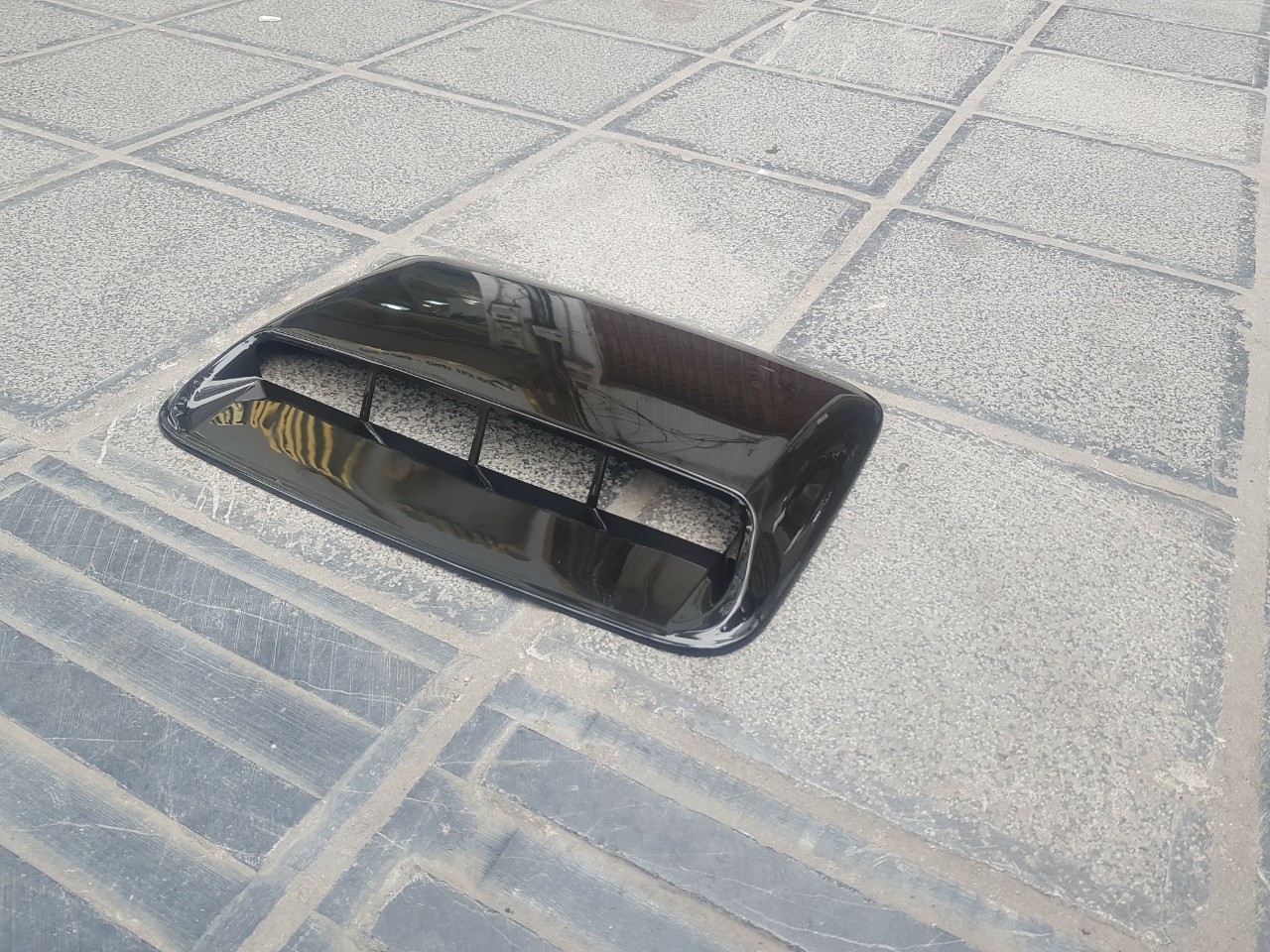 Ốp giả hốc gió,lướt gió thể thao trên nắp capo dùng chung cho mọi loại xe sedan,hatchback,suv...