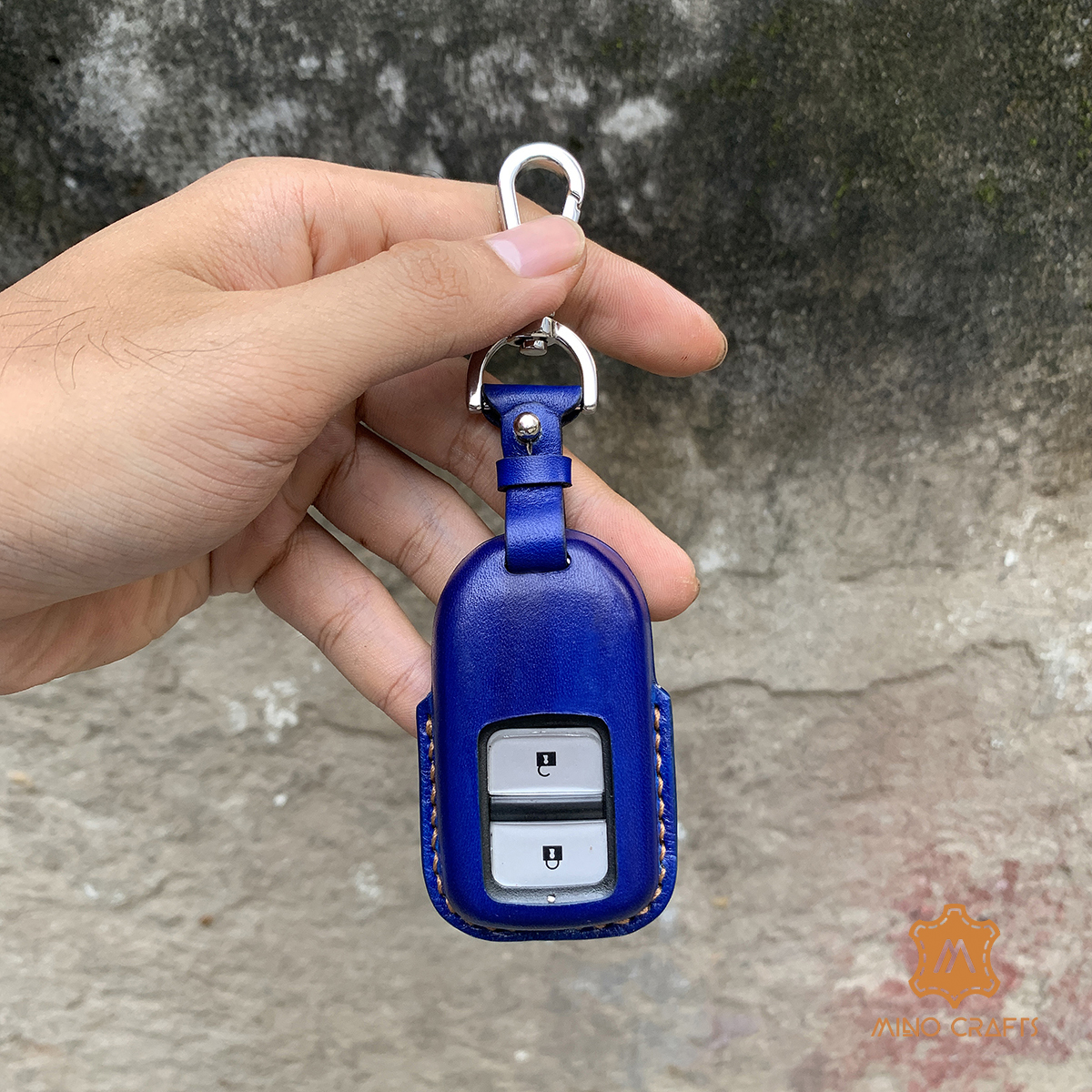 BAO DA DÁNG ĐỨNG CLASSIC DÀNH CHO CHÌA XE HONDA CR-V, BAO DA BÒ NGUYÊN TẤM ĐƯỢC LÀM THỦ CÔNG TỈ MỈ TỪNG CHI TIẾT