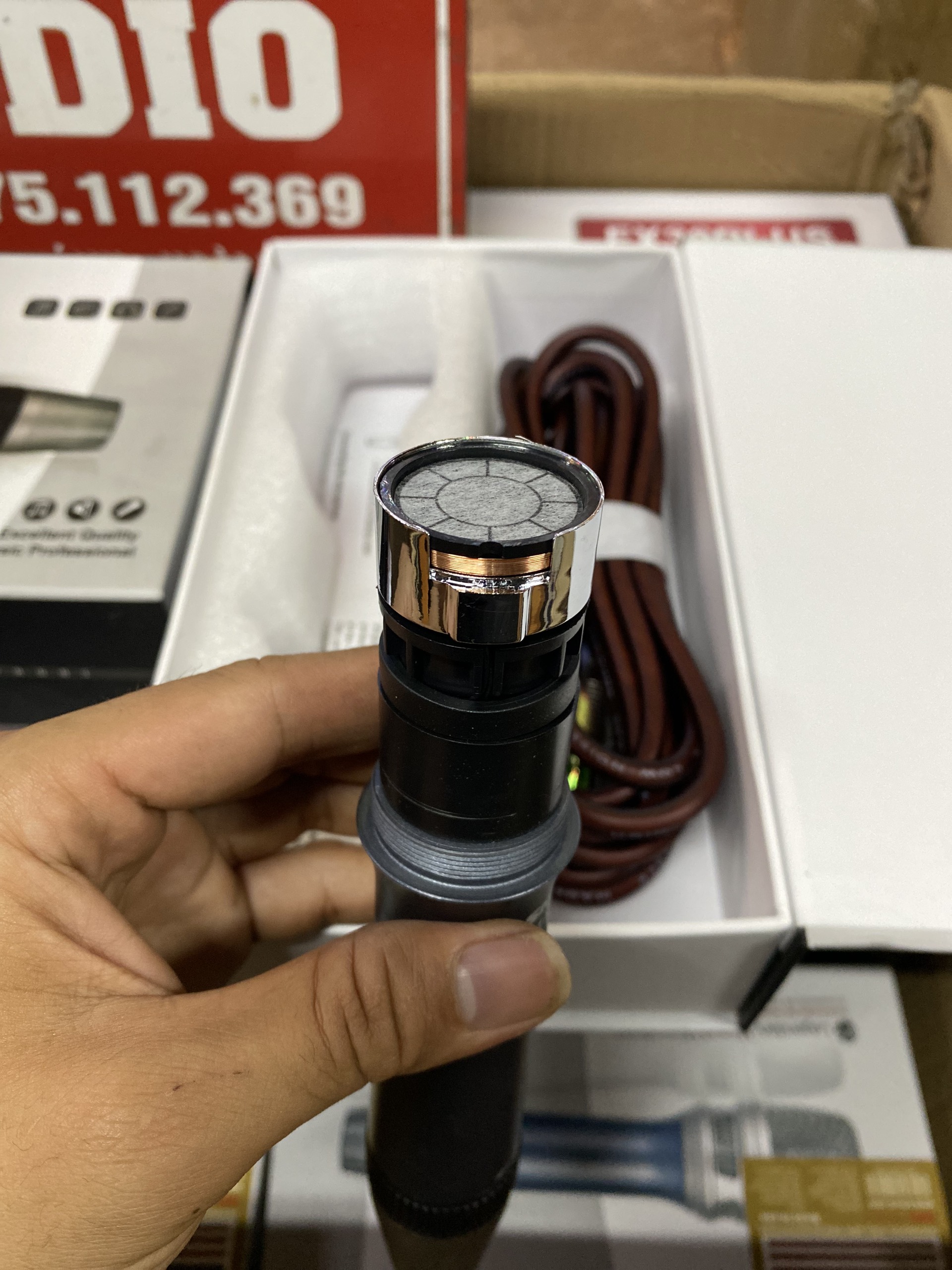 Mic SHURE TA-100 ( hàng chính hãng), Chất Lượng Âm Thanh Chân Thực, Hát Nhẹ , Hút Giọng Cho Ra Âm Thanh Chuẩn Mực,Chuyên KARAOKE