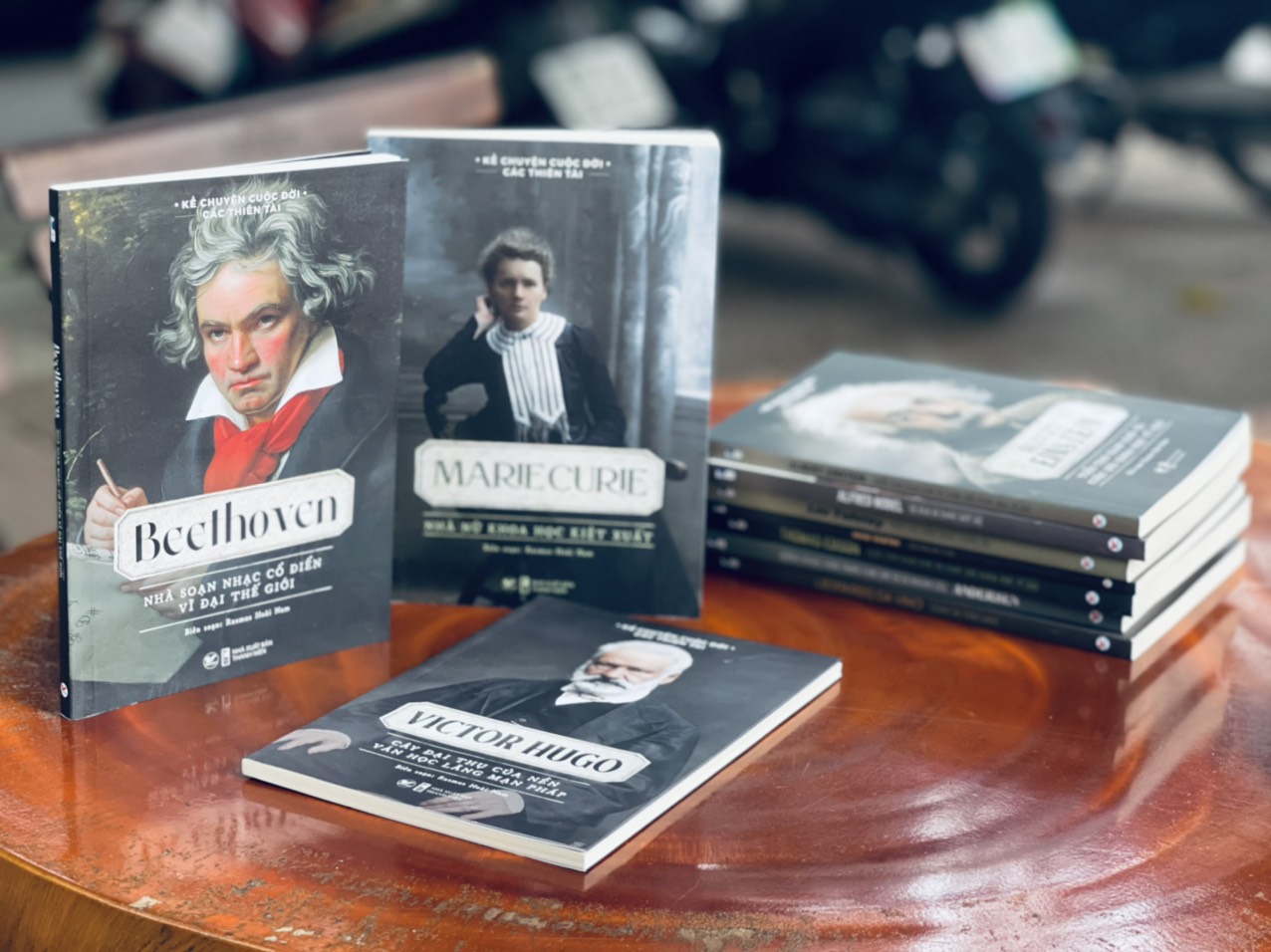 Einstein – Tolstoy – Newton – Edison – Da Vinci – Nobel – Beethoven – Tân Việt