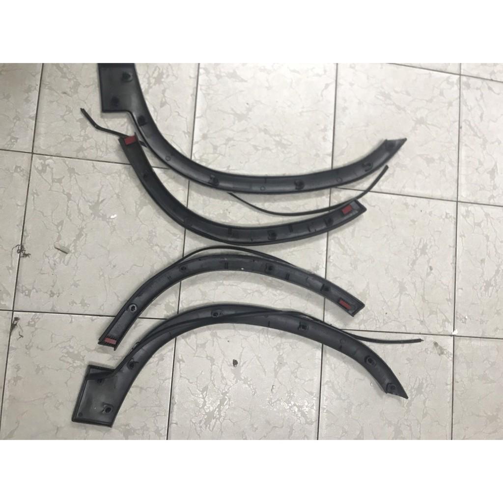 Ốp phồng tai xe Suzuki Wagon giá bán tính 1 cái .