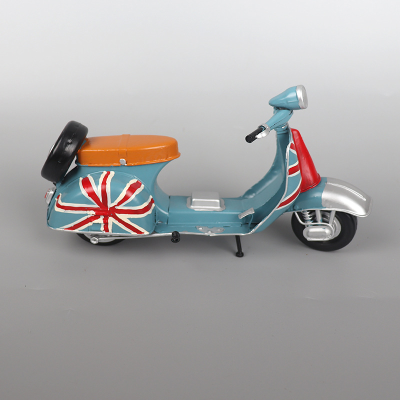 Mô Hình Xe Vespa Cổ Lá Cờ - Trang Trí Nghệ Thuật Vintage, Trang Trí Để Bàn, Kệ Tủ