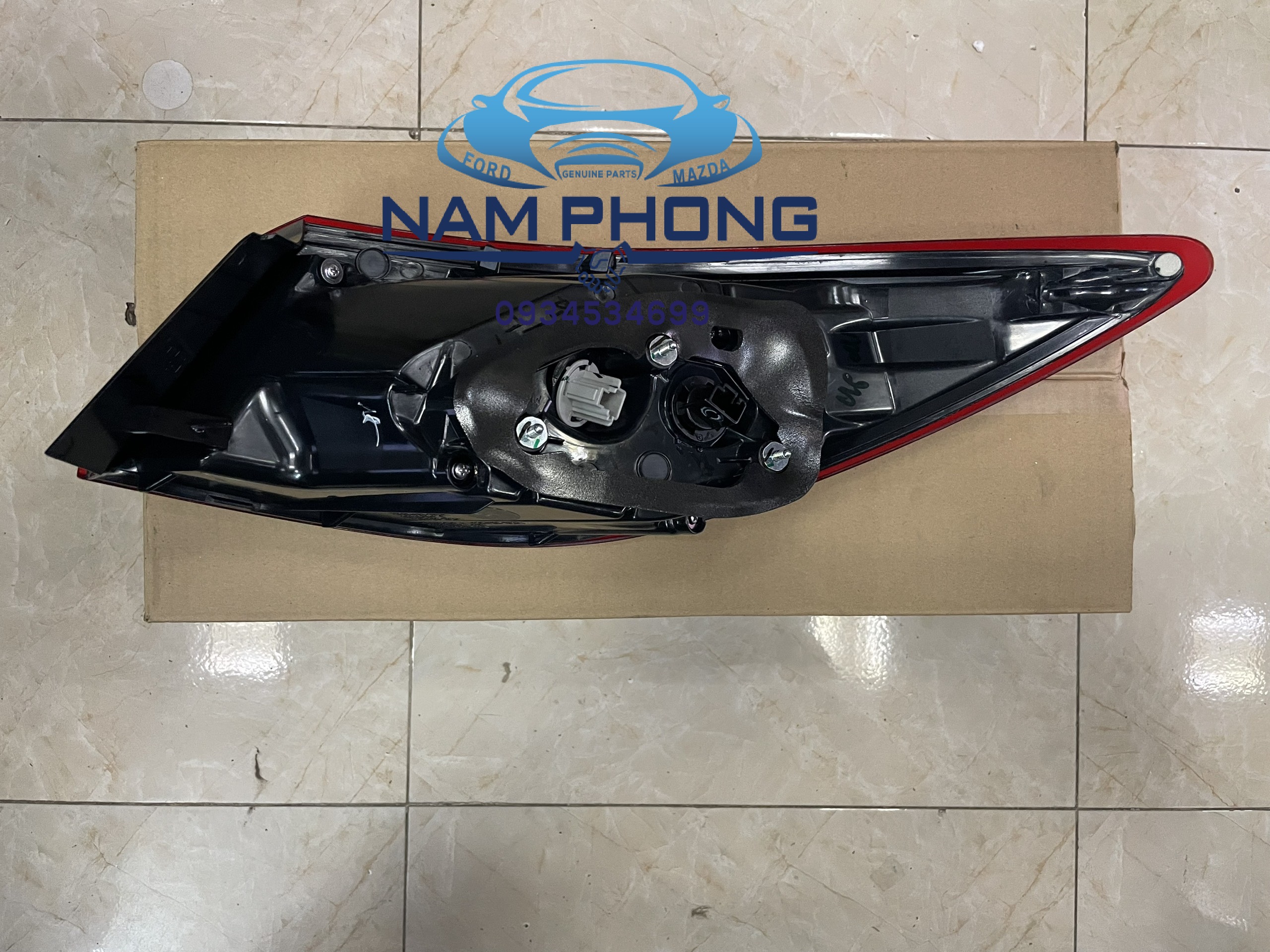 Đèn hậu miếng ngoài LH dành cho mazda 2 2015-2018 - DB7A51160B