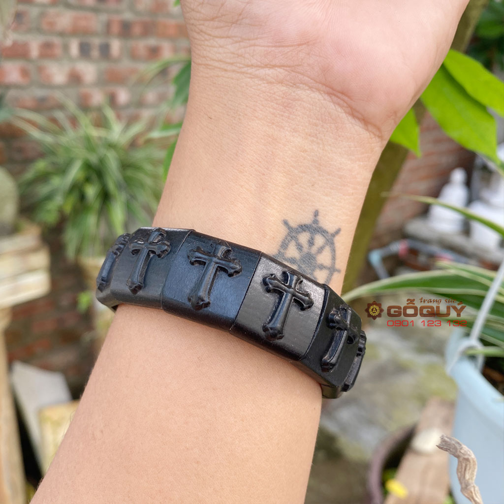 Vòng tay Công giáo hoạ tiết Thánh giá gỗ mun đen