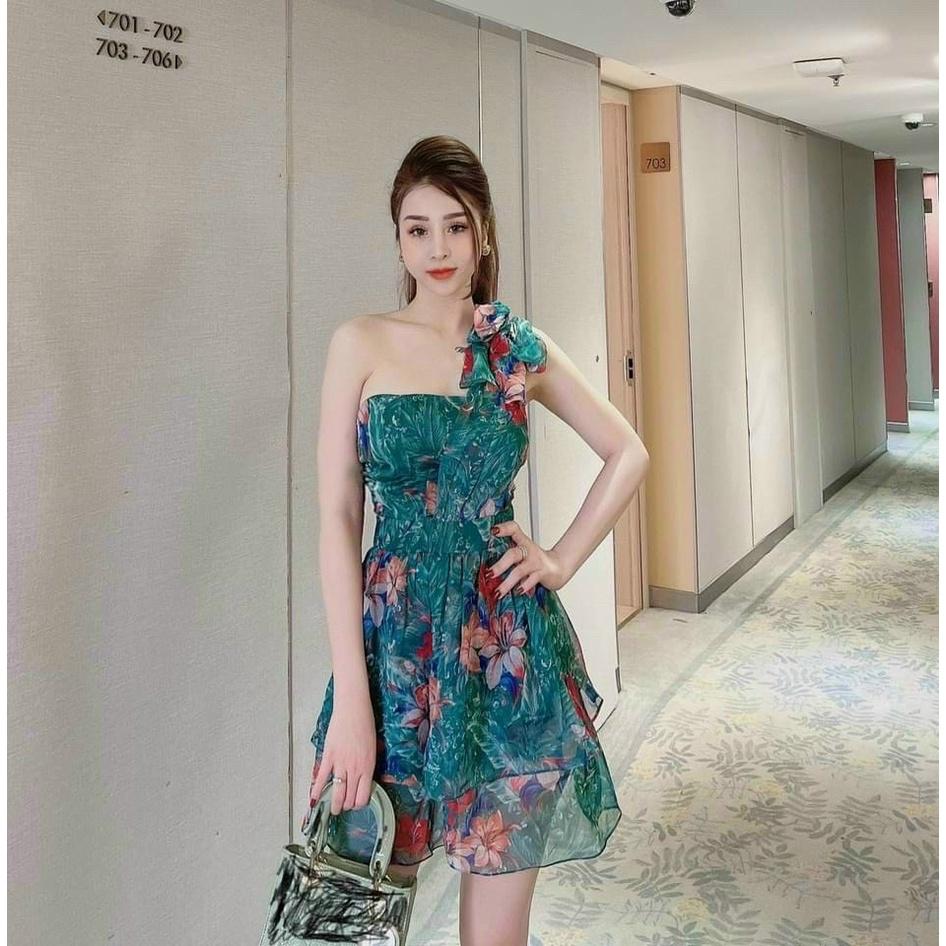 Đầm váy nữ lệch vai xếp tầng với các họa tiết hoa xinh xắn dành cho các nàng đi chơi, dạo phố