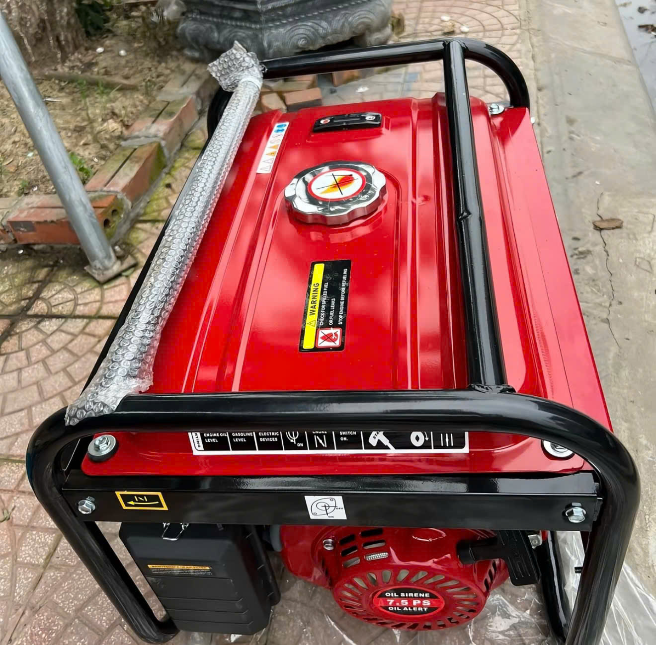 Máy phát điện chạy xăng 3,5kw Toshi EC3500CX khởi đông dễ dàng di chuyển linh hoạt