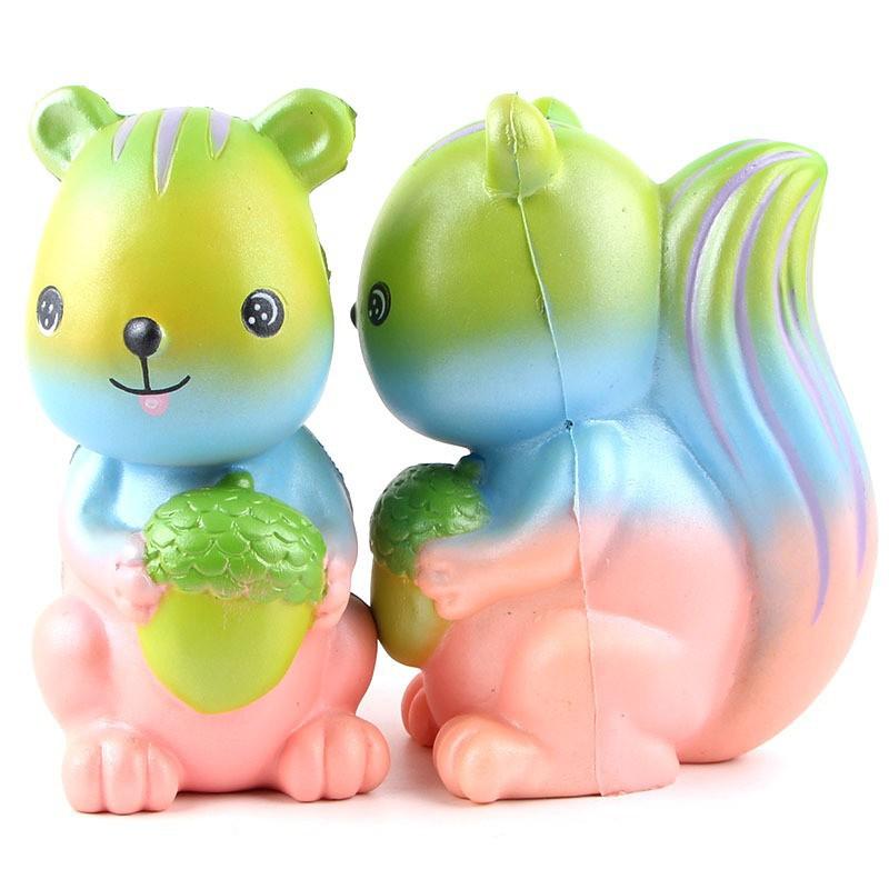 ĐỒ CHƠI SQUISHY SÓC ÔM DÂU XANH mã ZEH5 Nh232