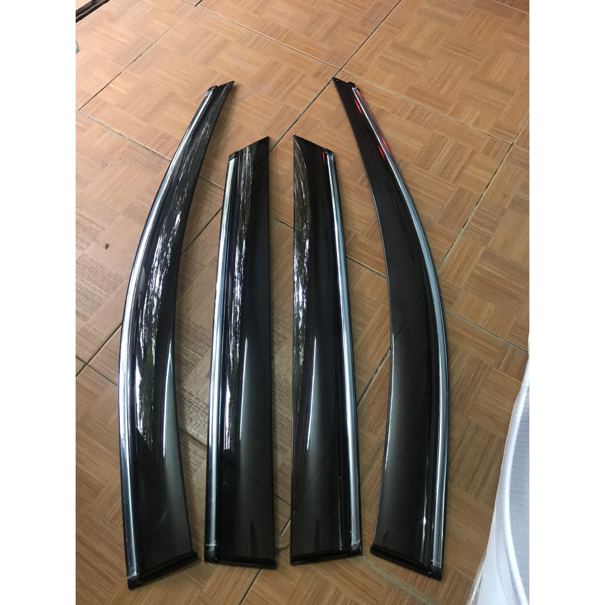 Bộ vè che mưa chỉ mạ cao cấp dành Cho xe Hyundai Santafe 2013-2018