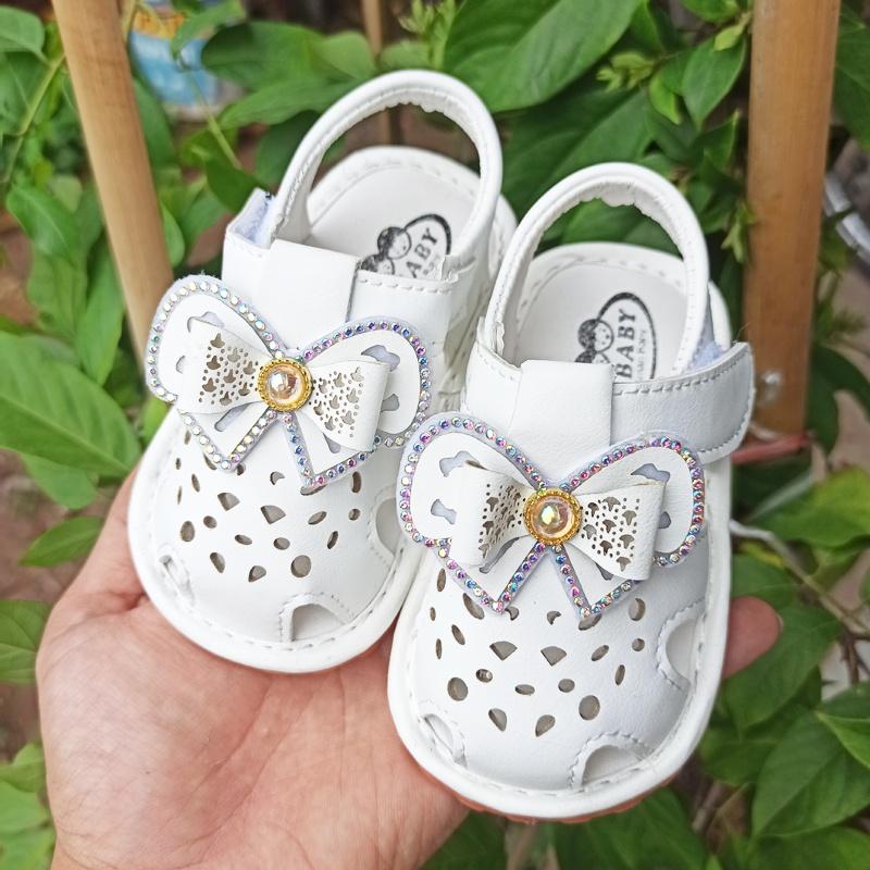 Giày tập đi Sandal cho bé gái tập đi đế mềm đính hoa chống trơn trượt phong cách Hàn Quốc D66