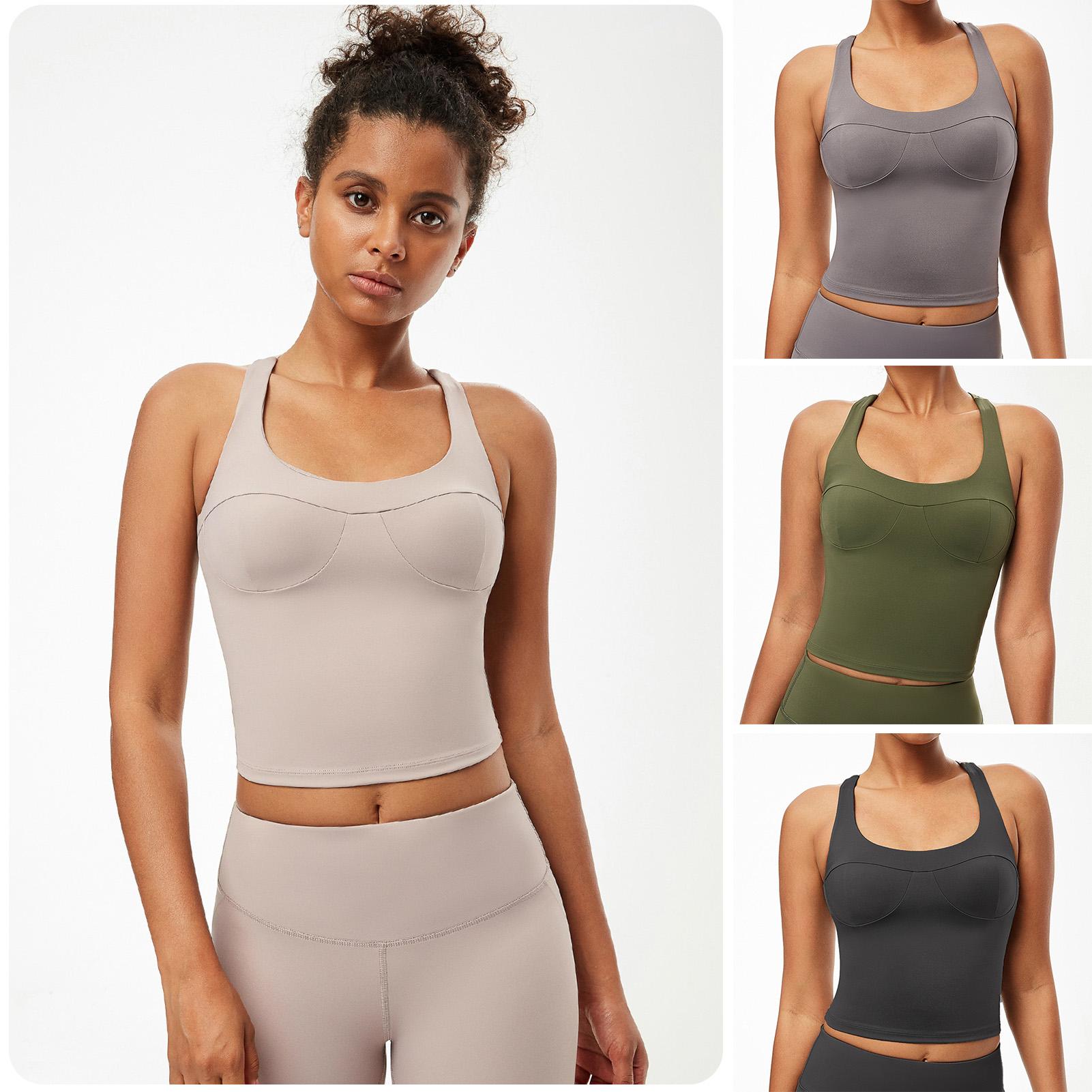 Áo tank top với chất liệu vải thân thiện với làn da, thiết kế lưng chéo gợi cảm và miếng lót không dây, giúp thoải mái khi tập thể thao