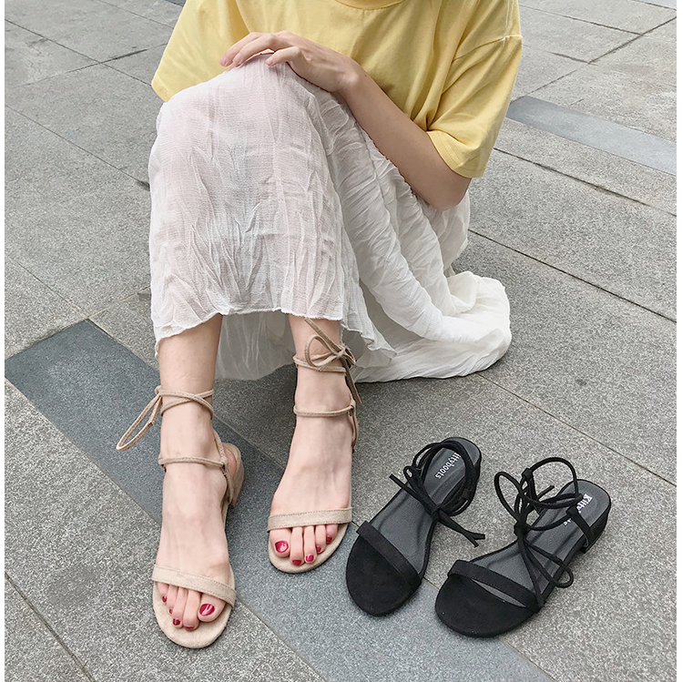 Giày nữ đế thô thiết kế phối dây hợp thời trang