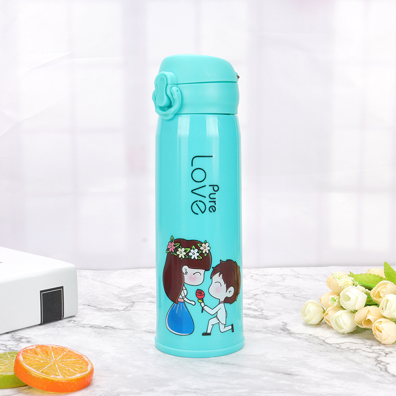 Bình Nước Thủy Tinh Bọc Nhựa Cách Nhiệt Hình Chibi Love Nắp Cài 450ml Siêu Hot