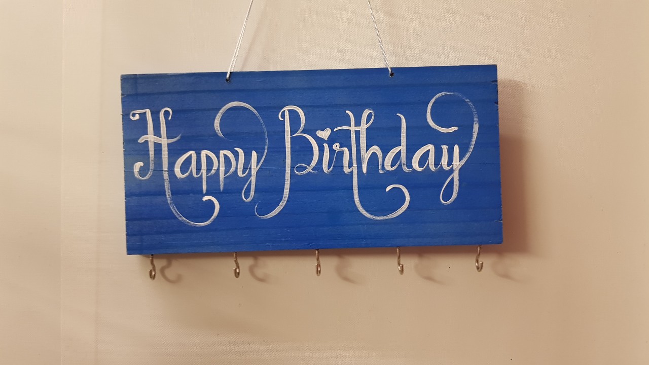 Bảng trang trí, bảng treo chìa khóa handmade "Happy birthday" món quà sinh nhật vô cùng ý nghĩa dành tặng người thân, bạn bè, đặc biệt bạn bè quốc tế