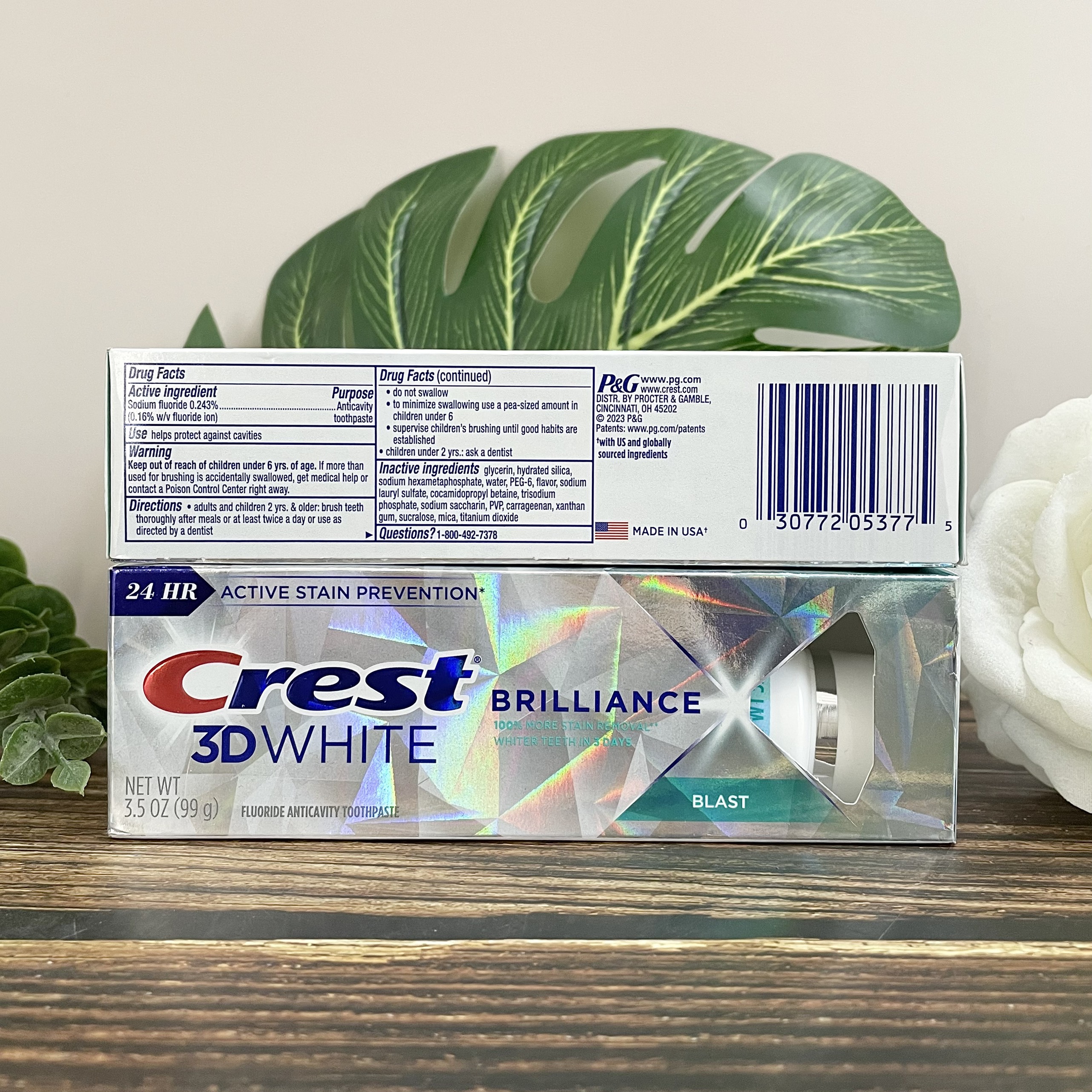 Kem Đánh Răng Crest 3D White Brilliance Blast 99g Hàng Nhập Mỹ 