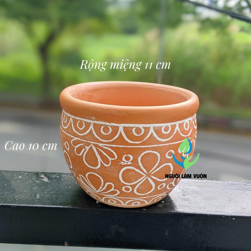 Chậu đất nung kiểu chum họa tiết hoa trắng trồng hoa tết, trồng cây trang trí size 10x11cm