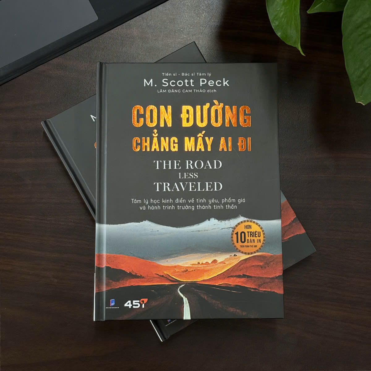 Sách - Con Đường Chẳng Mấy Ai Đi - The Road Less Traveled - Bìa Cứng - Độc Quyền Fahasa