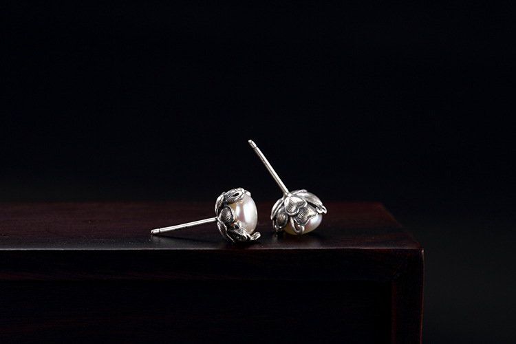 Bông tai ngọc trai nước ngọt hình nụ hoa