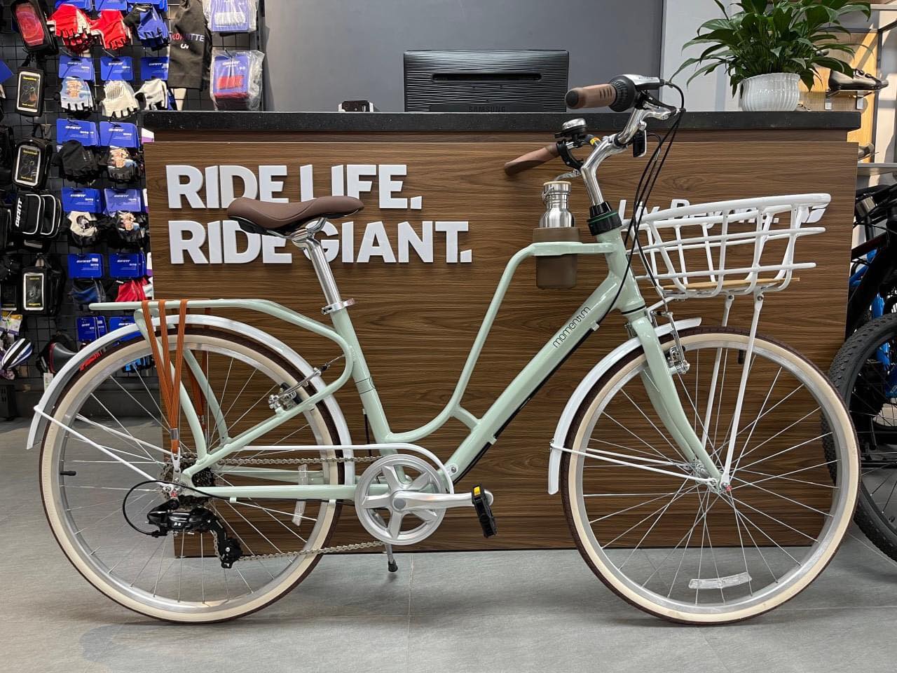 Xe đạp đường phố nữ Giant Momentum Ineed Latte 2023