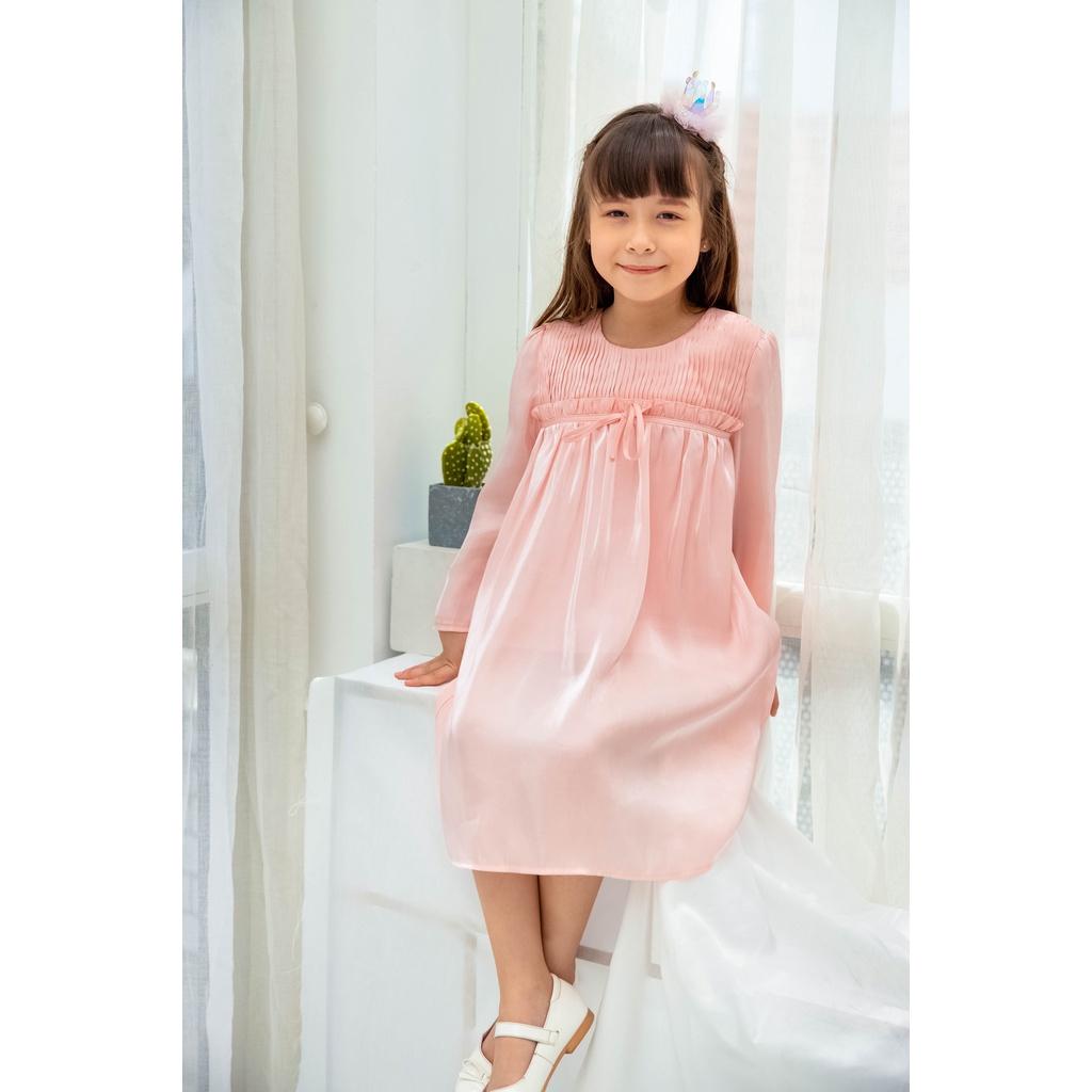Váy đầm bé gái BYZU, thiết kế tay dài, ngực xếp li đính nơ xinh, chất vải tơ óng màu hồng size cho bé 3,4,5,6,7,8,9 tuổi