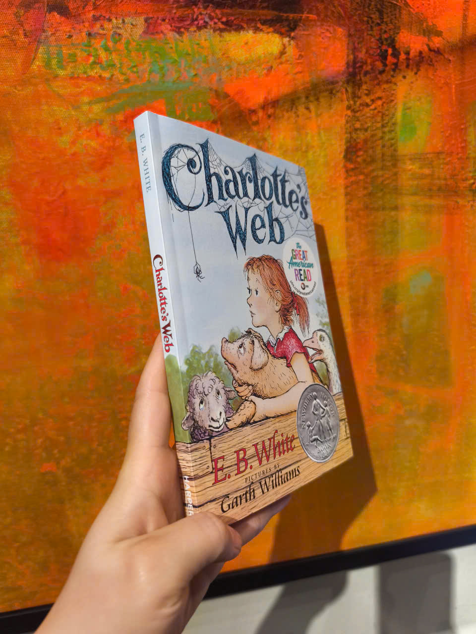 Sách - Charlotte's Web: A Newbery Honor Award Winner (Trophy Newbery) - English Children Books