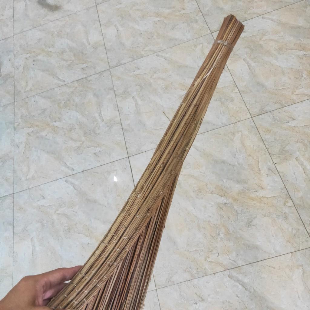 Chổi rễ quét sân vườn đẹp (thân cây dừa) cán dài 106 cm