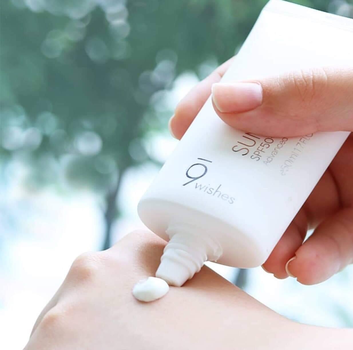 Kem Chống Nắng Bảo Vệ Và Dưỡng Ẩm Da 9 Wishes Sun Moisturizer SPF50+ PA+++ 50ml + tặng kèm 1 băng đô tai mèo xinh xắn