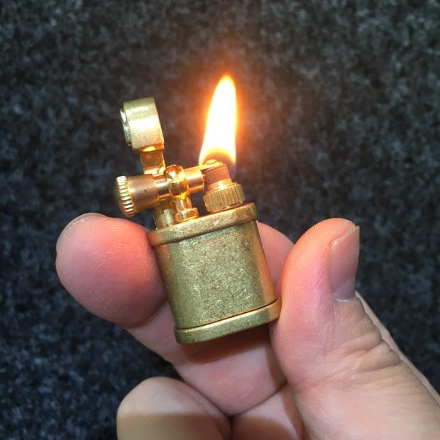 Hộp Qụet Bật Lửa Xăng Đá Mini HY703 Thiết Kế Mới Nhỏ Gọn Đẹp Độc Lạ - Dùng Xăng Bấc Đá Cao Cấp