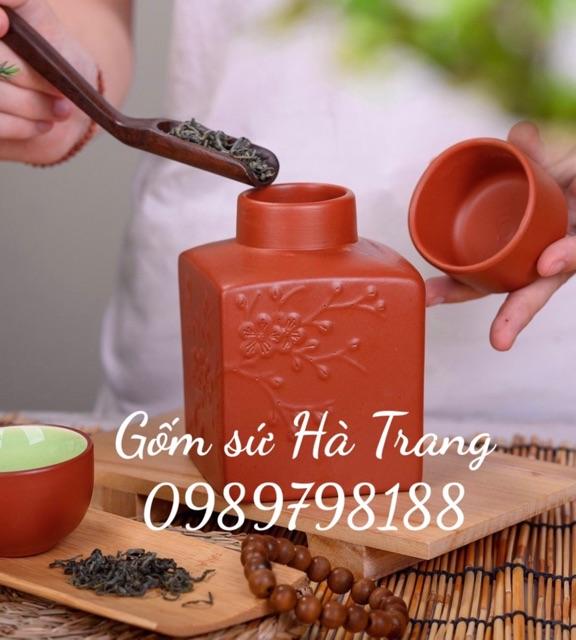 Hộp đựng chè ( trà ) gốm tử sa Bát Tràng hoạ tiết hoa đào nổi