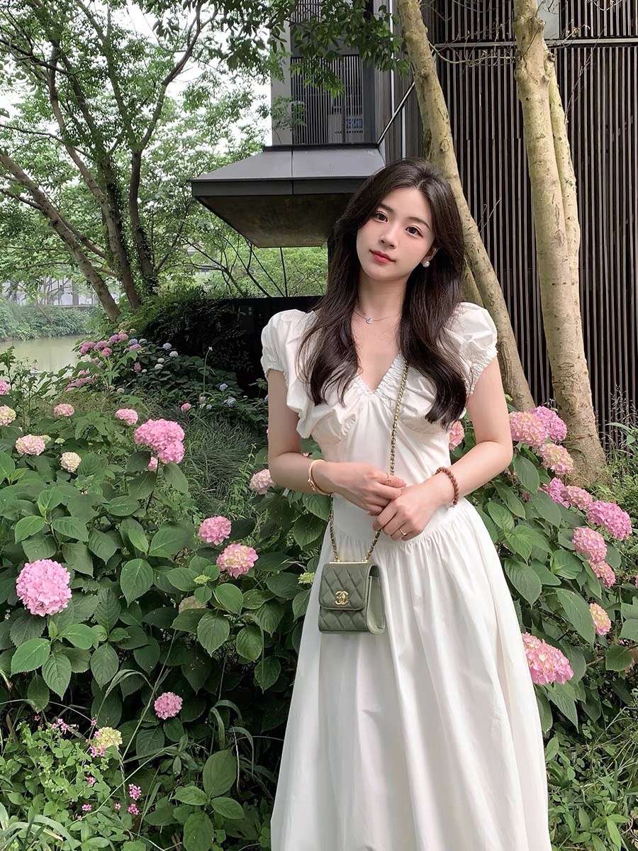Đầm cổ v nhún vai dáng dài ulzzang