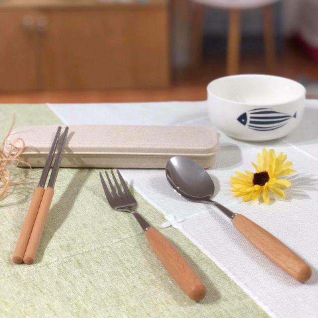 Bộ Đũa Thìa Lúa Mạch 3 Món Cán Gỗ Kèm Hộp Đựng Cao Cấp