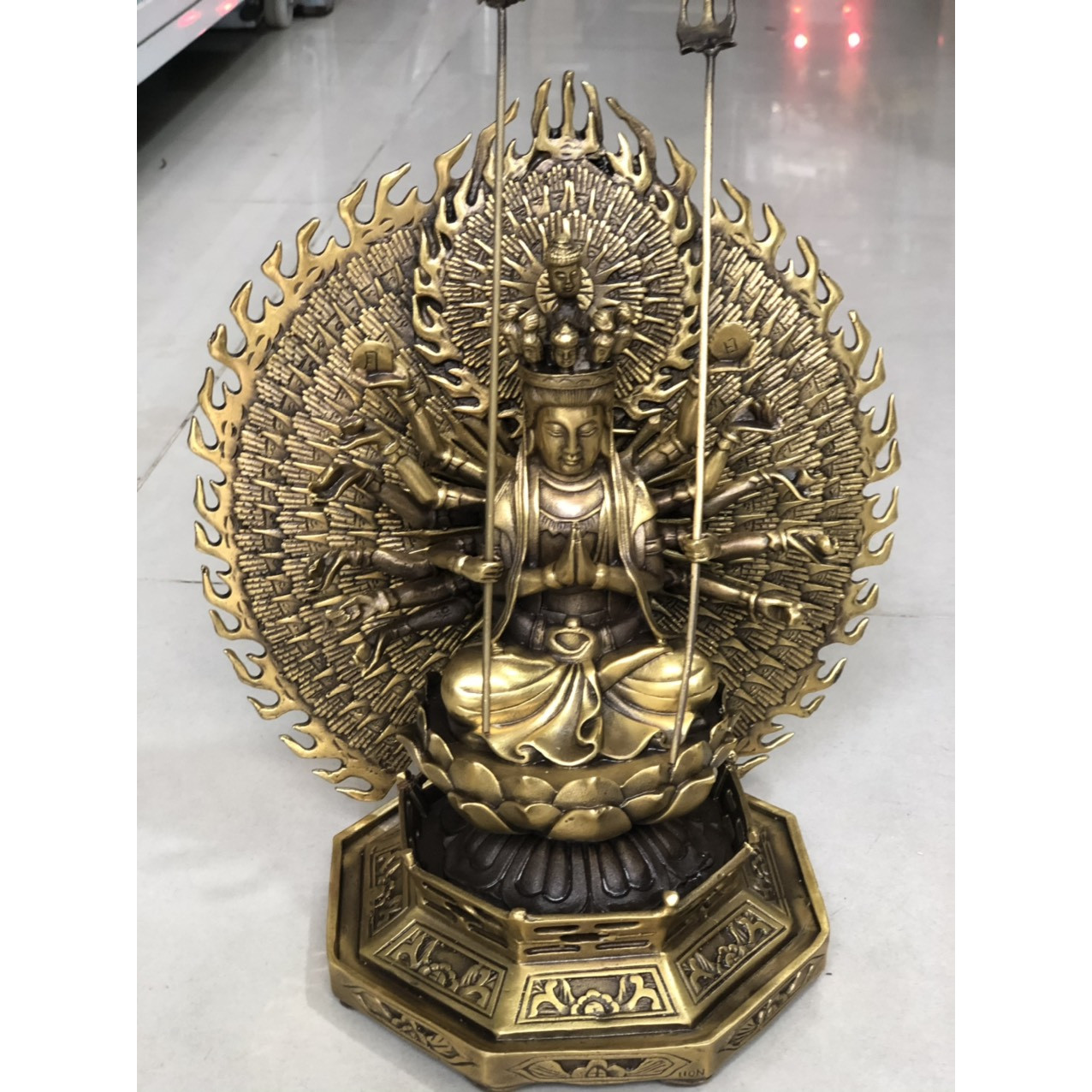 Phạt bà ngìn mặt nghìn tay bằng đồng,cao 25cm