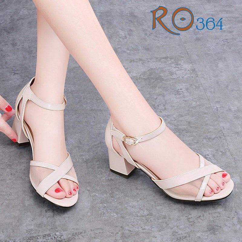 Giày sandal nữ cao gót 4 phân hàng hiệu rosata đẹp hai màu đen kem ro364