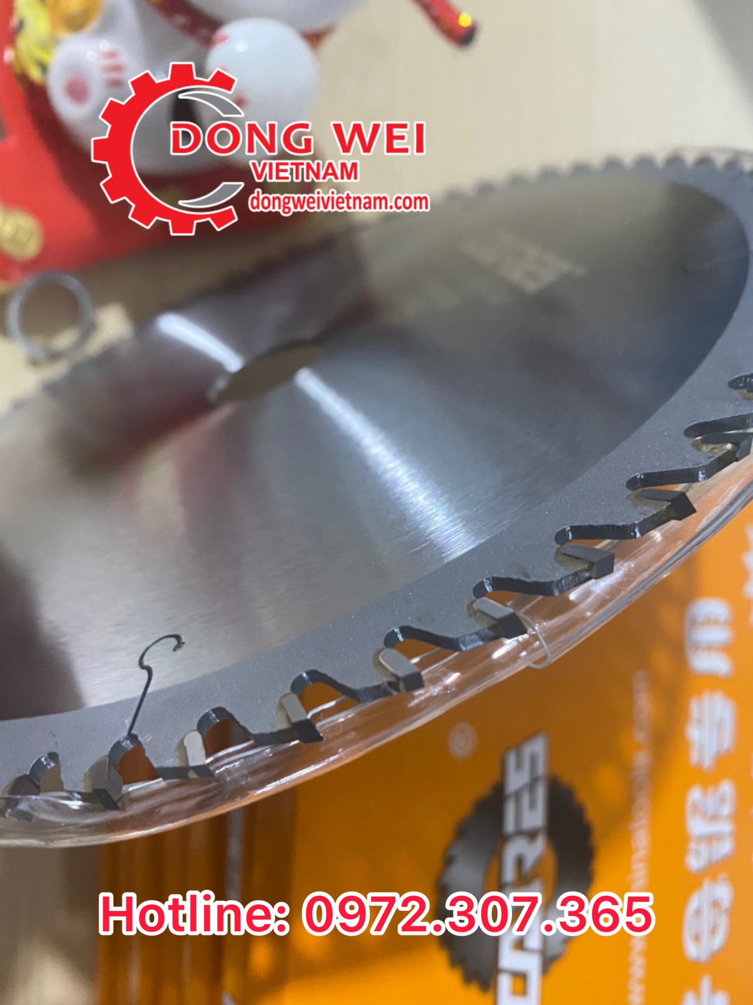 Lưỡi cắt gỗ hợp kim cao cấp Ø205 và 1 lưỡi mồi Ø110mm. Loại 60 RĂNG & 32 RĂNG dùng cho máy cưa bàn trượt ngành mộc