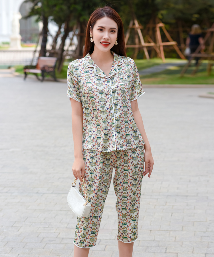 Bộ pijama lụa họa tiết xanh cao cấp Hoa Việt