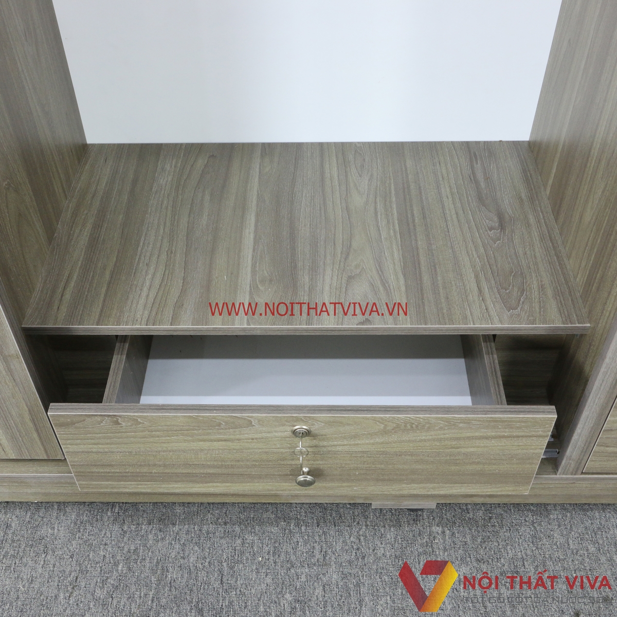 Tủ Quần Áo Cửa Lùa Gỗ MDF Melamine Có Kệ Trang Trí Màu Xám Chỉ Trắng Đẹp